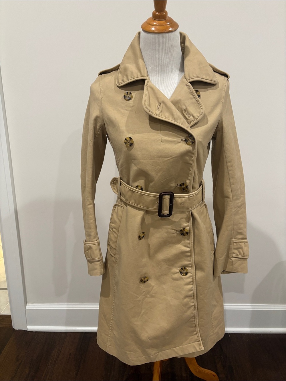 Classic Women's Tan Trench Coat with Belt